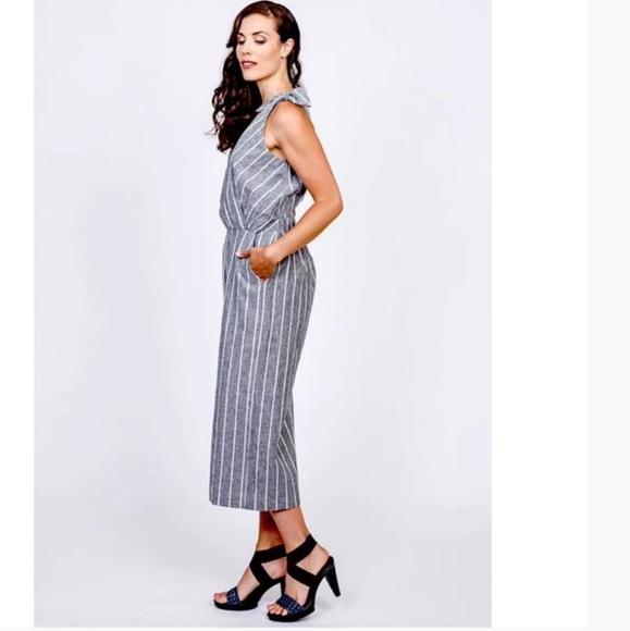 Adjustable Wide Leg Cropped Jumpsuit - Picture 10 of 10